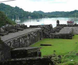 yapboz Fortifications of the Panama Caribbean coast: San Lorenzo and Portobelo